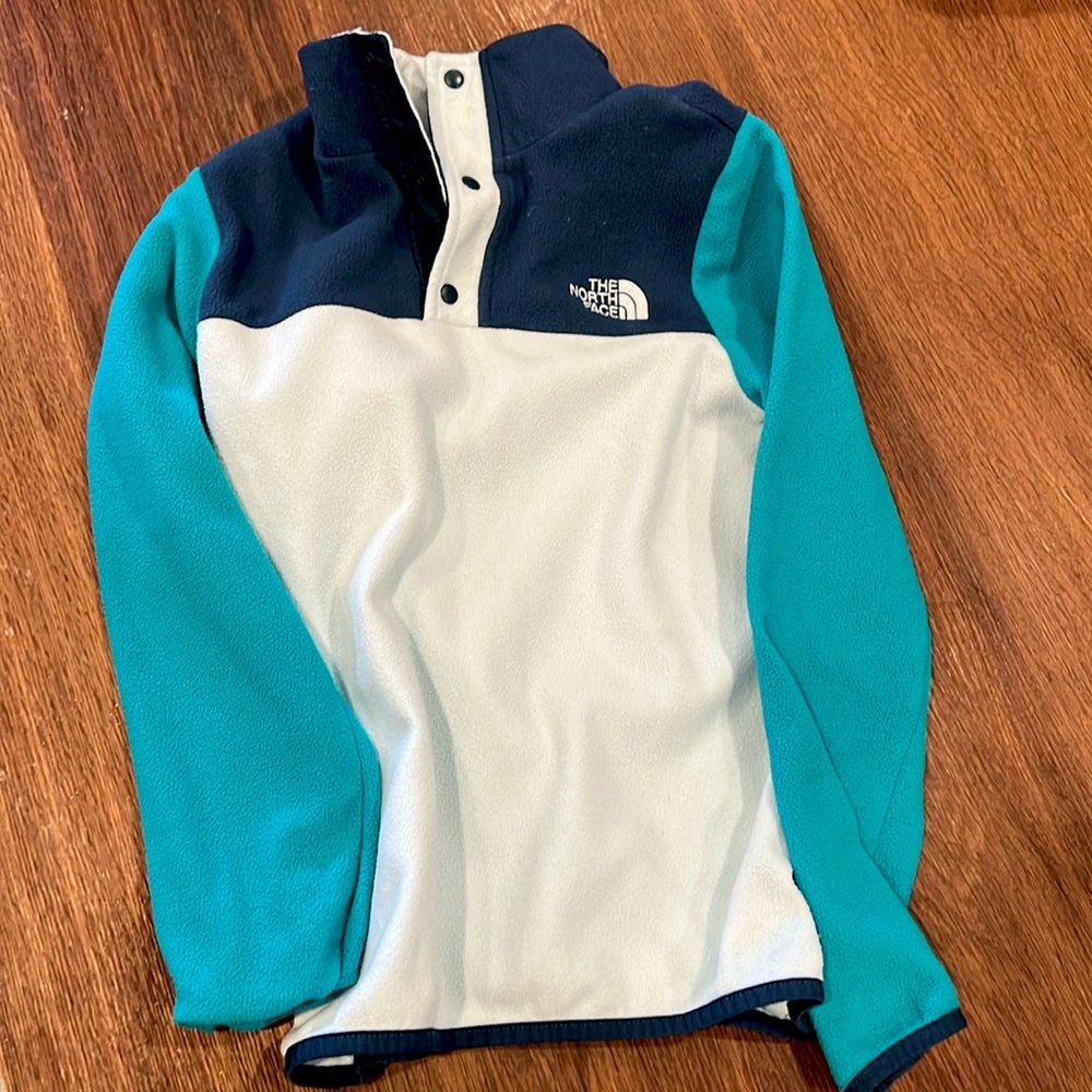 North Face Girls 10/12 fleece jacket. Runs small.
